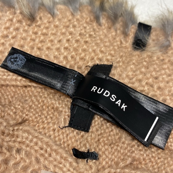 New Rudsak Authentic Rabbit Fur & Knit
Infinity Scarf neutral without tags⭐️⭐️⭐️ - Picture 8 of 17
